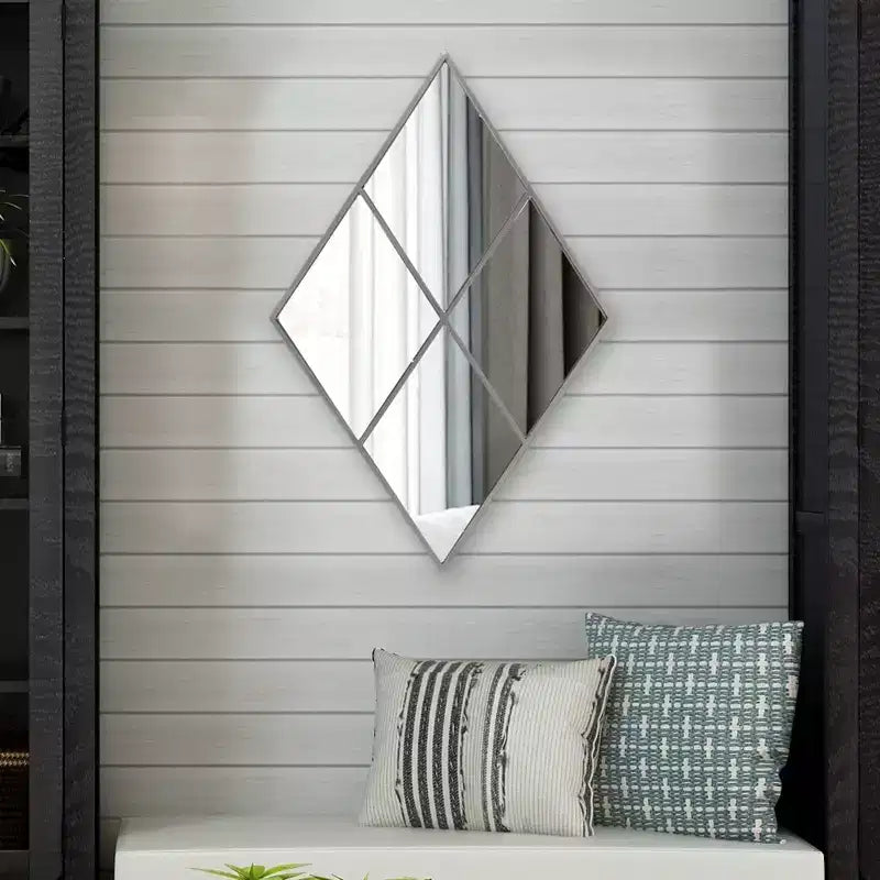Specchio da parete a forma di diamante da 35,5" x 23,5" con cornice in metallo a finestra