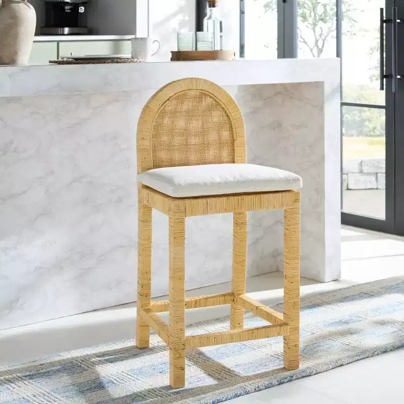 Sgabello da bancone con schienale arrotondato in canna d'India - Naturale e Bianco