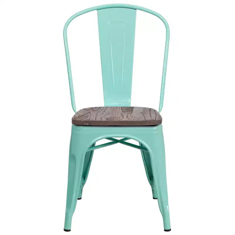 Sedia da pranzo impilabile in metallo colorato con seduta in legno