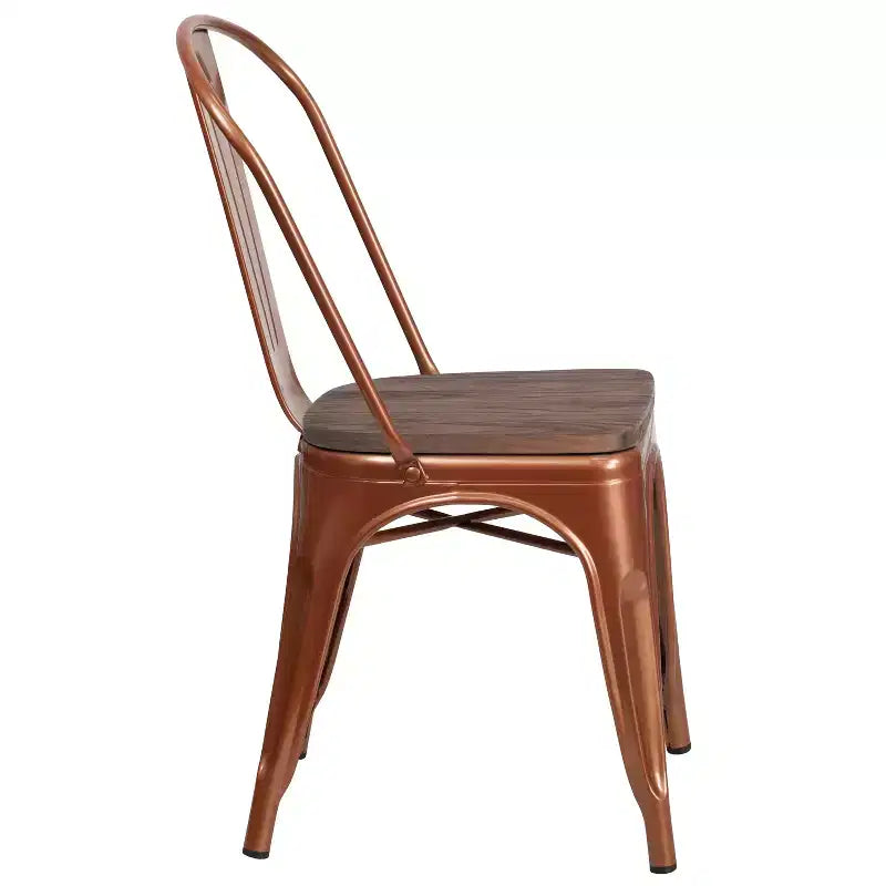 Sedia da pranzo impilabile in metallo colorato con seduta in legno